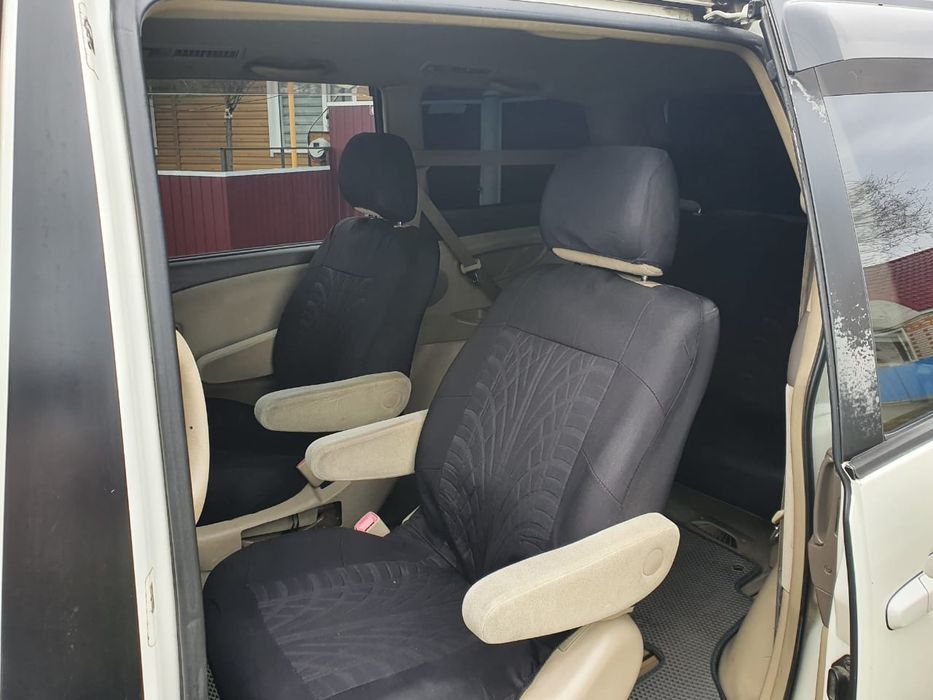 Toyota estima 012