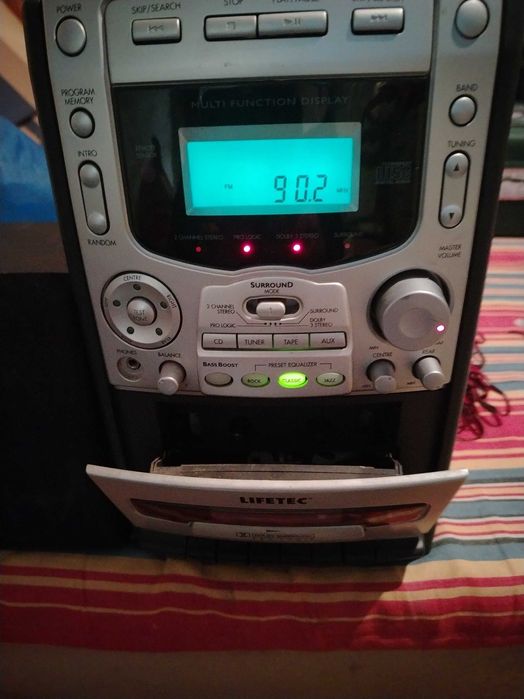 Уредба 3в1,диск,касета,радио, с колони уредба шарпни