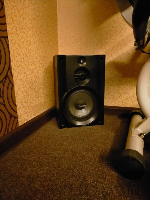 Музыкальный центр и телевизор