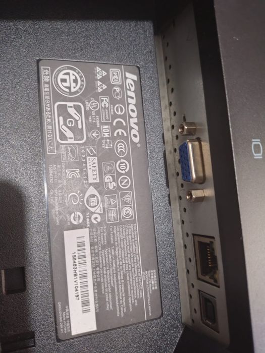 Monitoare Lenovo