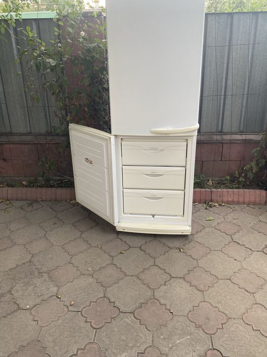 Продам холодильник Атлант