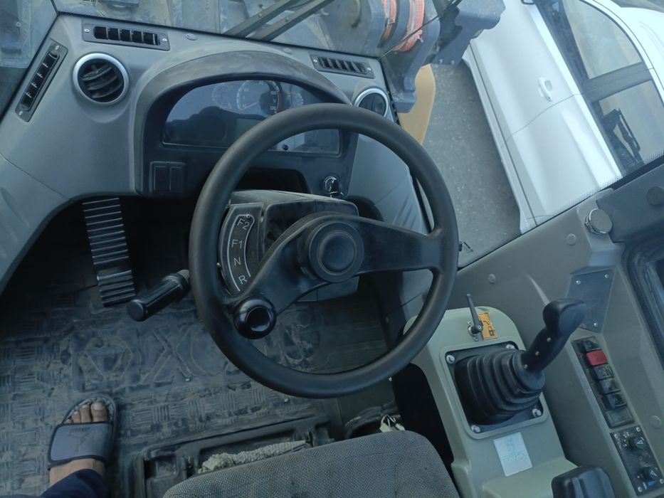 XCMG LW300KN Sotiladi motochas 4.500 holati zavod kalit tegmagan