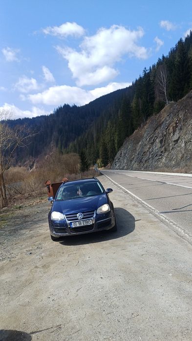 Vând Volkswagen Golf