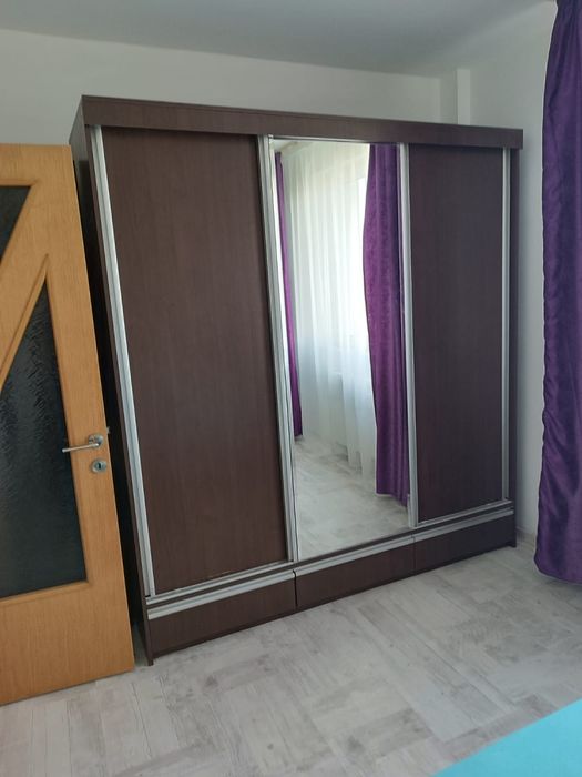 Vând apartament  2 camere  zona Cina