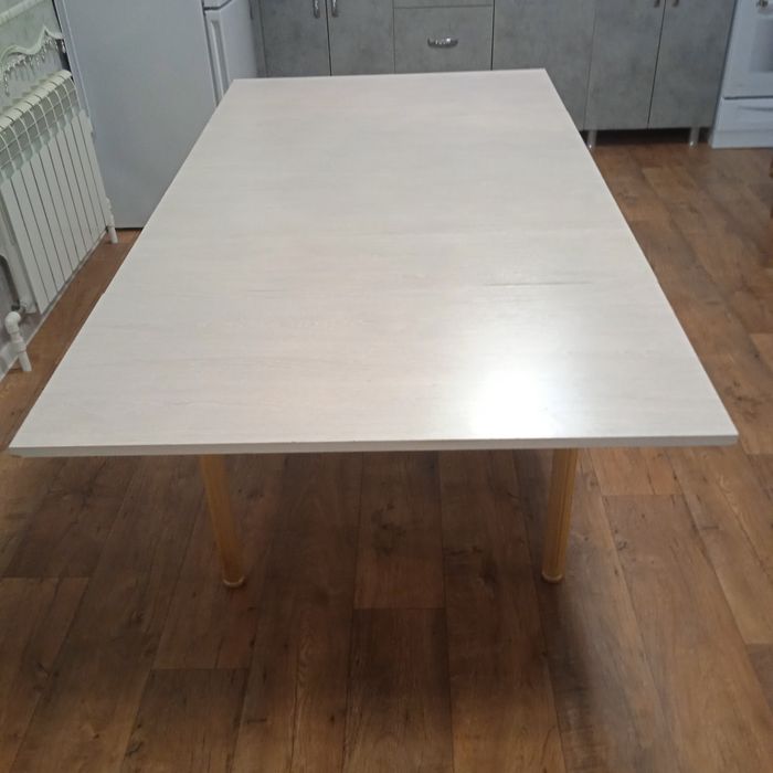 Стол раздвижной  очень устойчив!