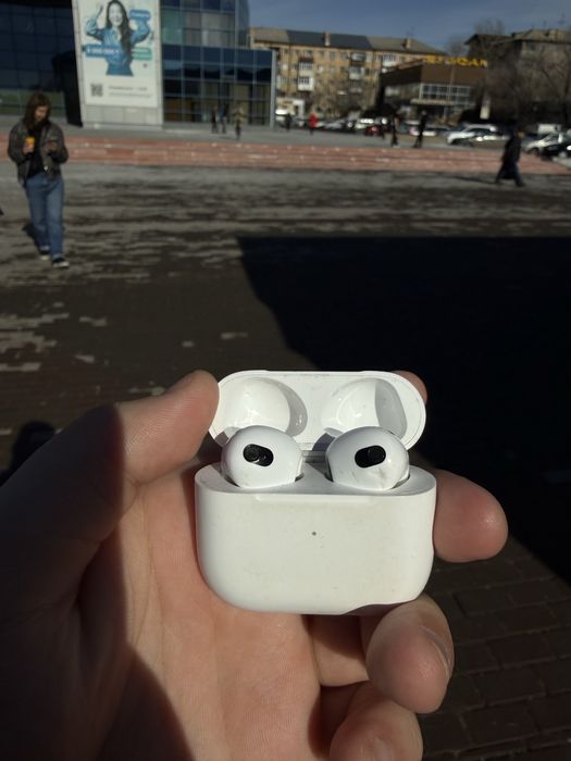 продаю Airpods 3