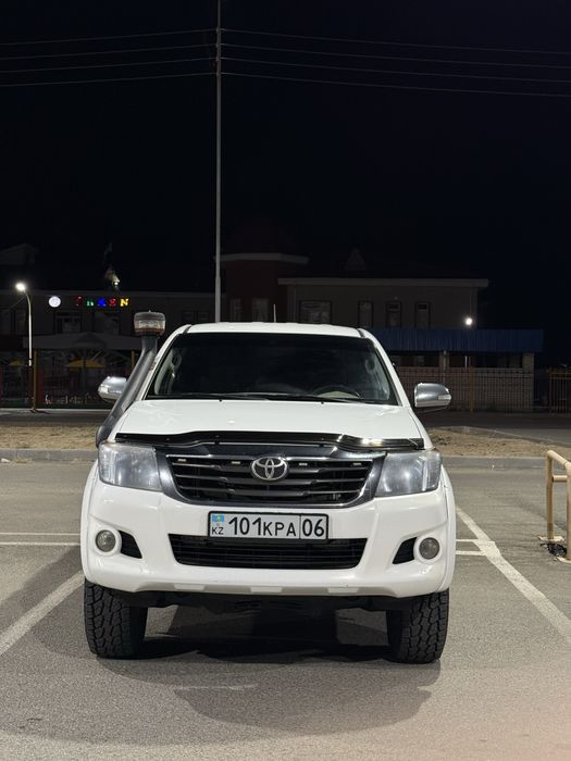 Toyota Hilux 2012 газ бензин