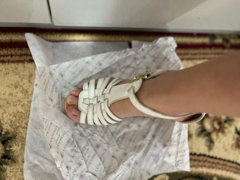 Продам женскую обувь р.39