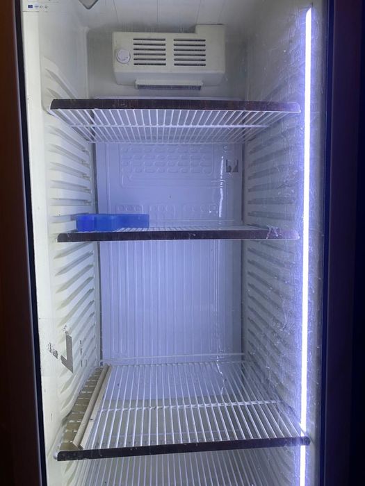 Ветринный холодильник