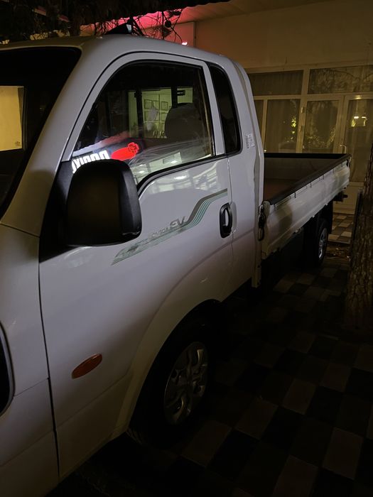 Kia bongo elektromobil probeg 30 ta kraska bolgan emkost 98%