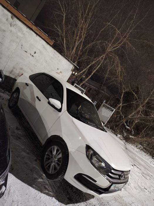 Продаю машину Lada гранта