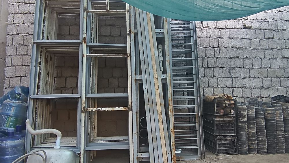 Продаётся металл уголок и профильные квадратные стеллажи