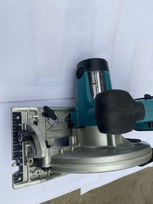 Потапящ циркуляр Makita DSS611