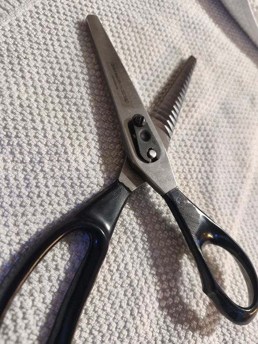 Стара назъбена ножица,,Зиг Заг