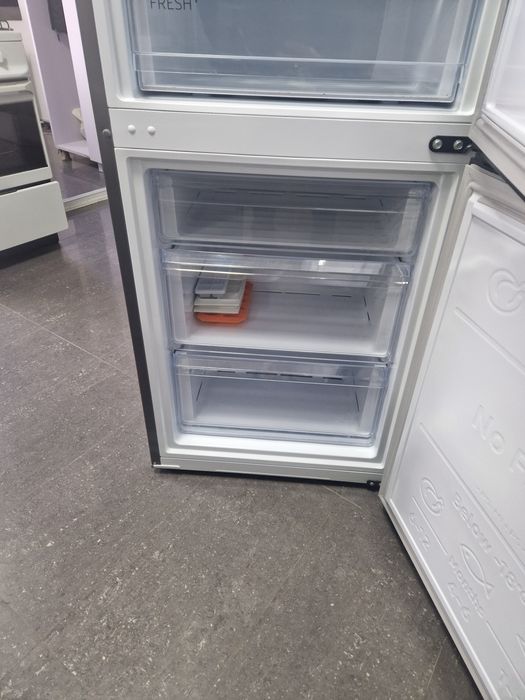 Хладилник с фризер Samsung 200 см 400 литра