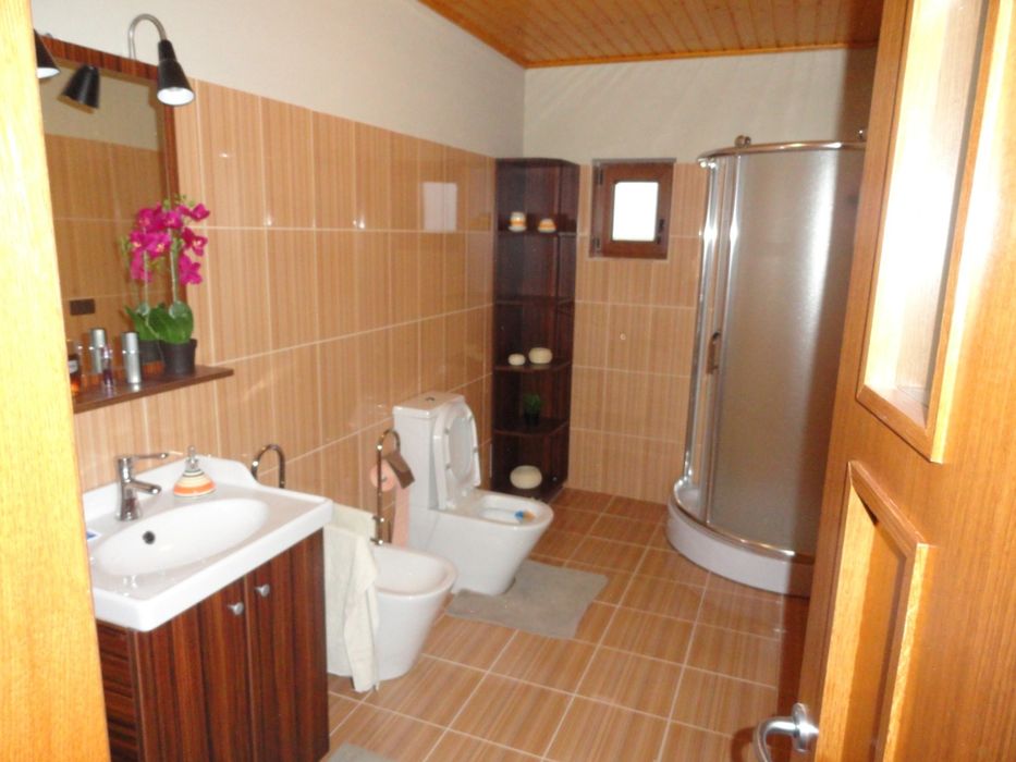 Casa 3 camere cu vedere la lac