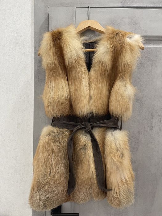 Продам лисью жилетку