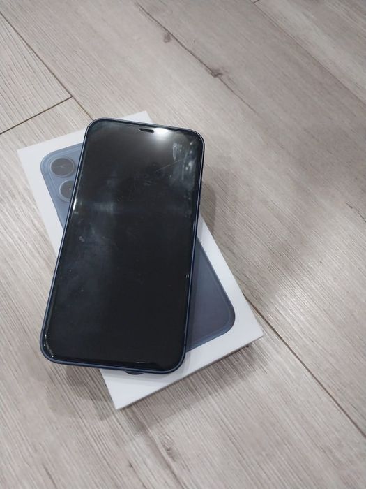 IPhone XR на 128гб работает отлично