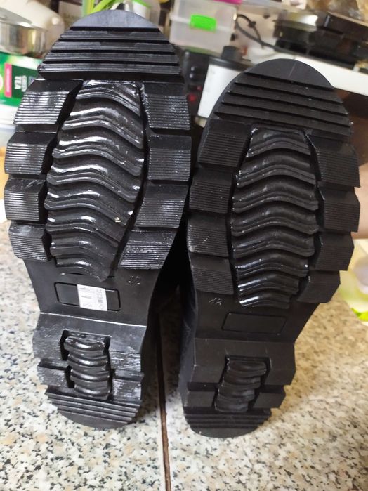 ЧИСТО НОВИ полицейски кубинки и универсален кобур за пистолет МАКАРОВ от естествена кожа!