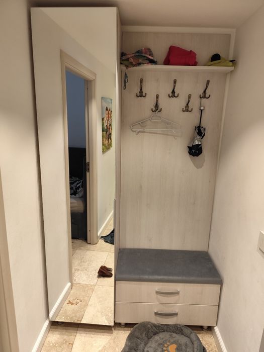 Vând cuier hol cu sertare și oglindă