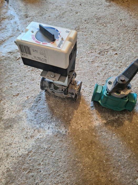 Vana de amestec cu 3 cai cu servomotor.vana cu 4 cai