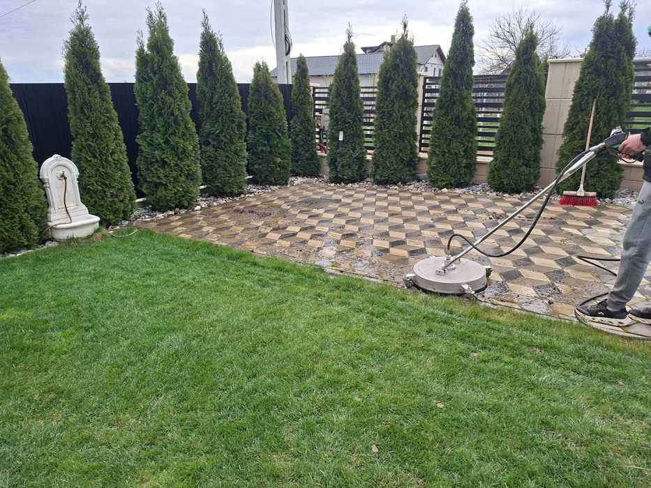 Oferim servicii de curatat pavaje cu masini de curatat sub presiune de apa