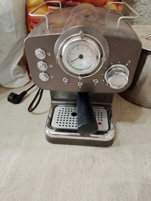 Expresor de cafea aproape nou