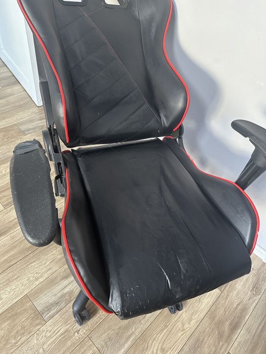 Игровое кресло помпьютерное