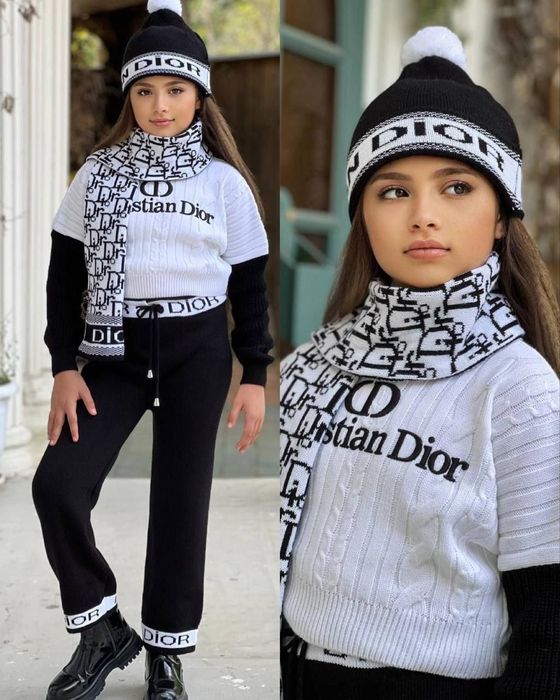 Плетен комплект за малки дами