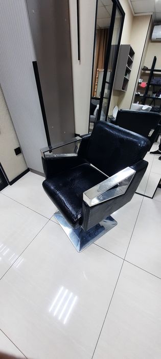 Продаётся парикмахерское кресло