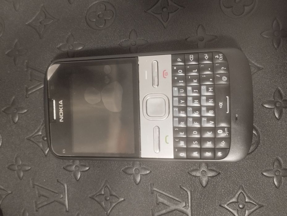 Assalom alekum Telefon Sotiladi Nokia Original E Series E5 Nokia
