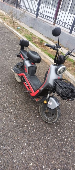 Skuter sotiladi yaxshi xolatda