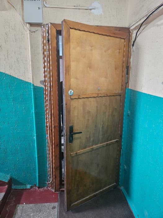 Продаётся Дверь железная