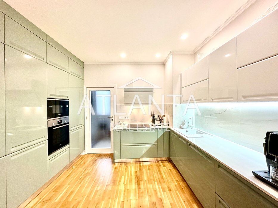 Продава се Двустаен апартамент в к.к. Св.Св. Константин и Елена - 104 кв.м за 2597 €/кв.м - Снимка #3