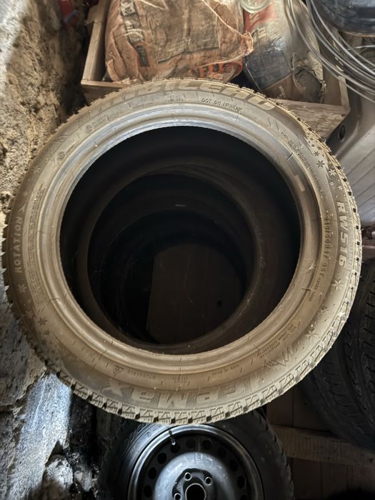 Продам зимние шины 215/50 р17