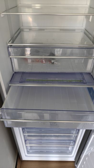 Хладилник с фризер Beko RCNA-365 E30 ZX