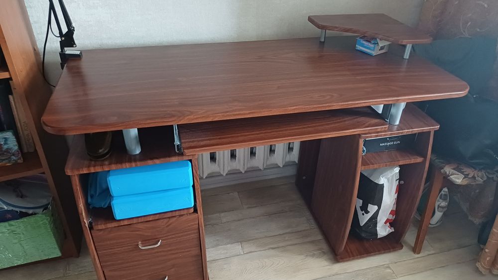 Продам стол письменный,школьный