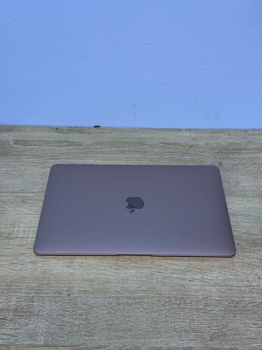 Продается MacBook Air M1 2020