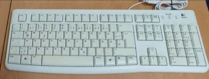 Vand Tastaturi Logitech alba cu lay-out in Limba Germana și Samsung Pleomax