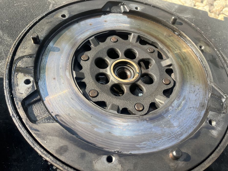 Комплект маховик и съединител за бмв e90 e91 e60 e87 320d bmw маховик