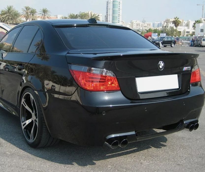 Eleron lip codita luneta BMW Seria 5 E60 negru lucios sport