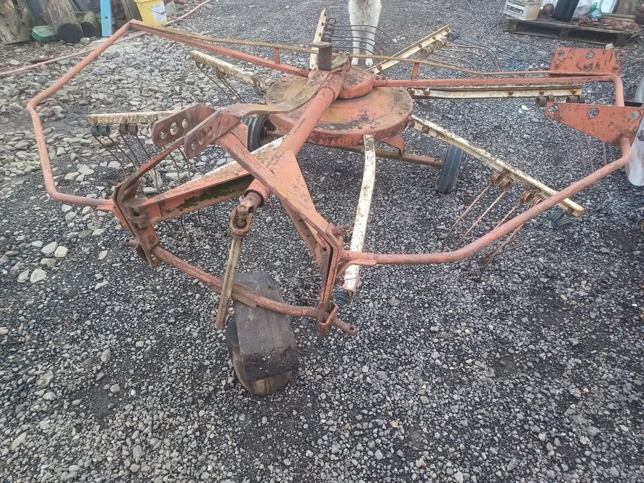 Vând grebla păianjen