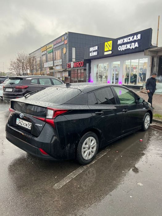 Тоуота Приус 2019