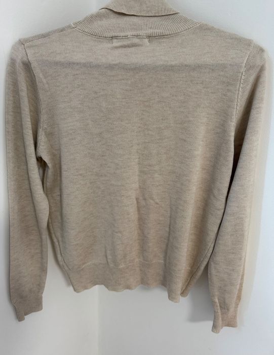 Бежов елегантен пуловер