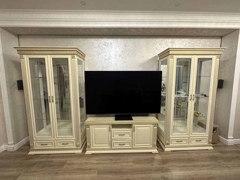 СРОЧНО! Сервант горка с ТВ тумбой.