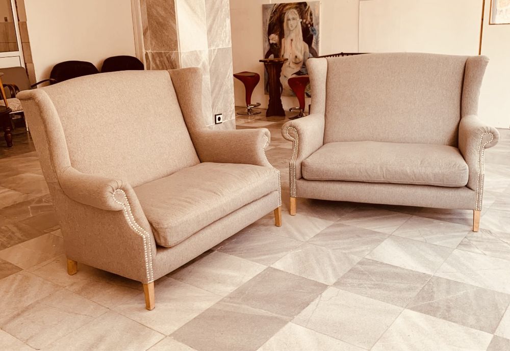 Шведски двуместен wingback диван – скандинавски дизайн