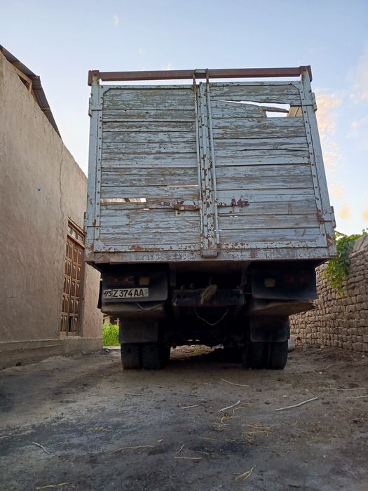 Yurip turgan mashina