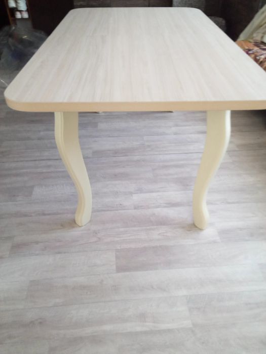 Продам большой стол 90*160