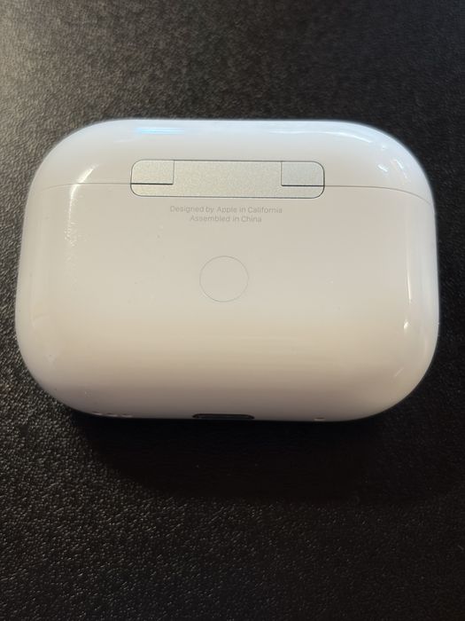Airpods Pro 2 Lightning с проблем в дясна слушалка