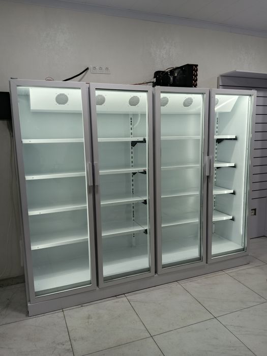 Продаю витрина шкаф холодильник